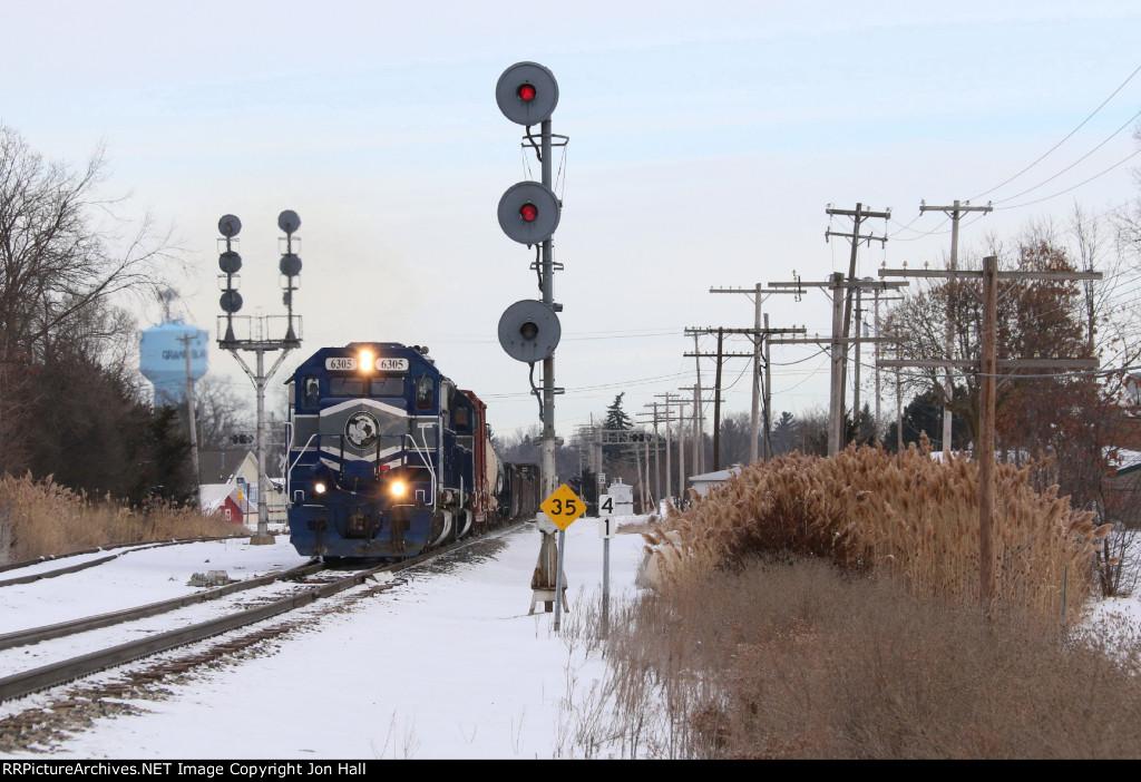 Z127 rolls through the plant at the south end of Grand Blanc siding